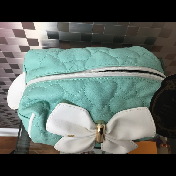 Faux Leather Make Up Case - Picture 3 of 5